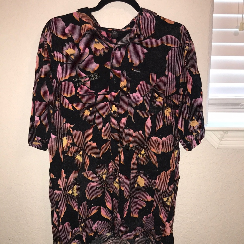 Men’s Volcom button up